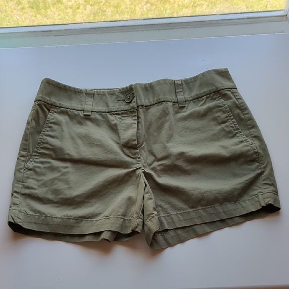 LOFT Pants - LOFT Green 4" Women's Shorts Size 2